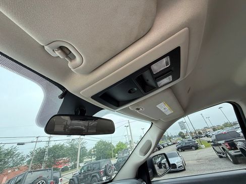 Used 2019 RAM 1500 Classic SLT AWD/4WD image 25