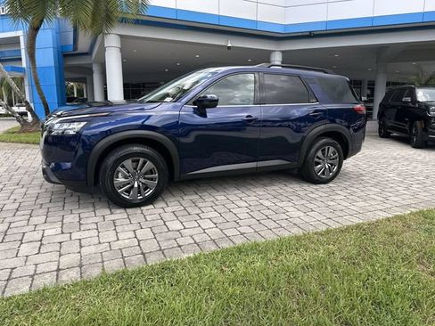 Used 2025 Nissan Pathfinder SV FWD image 31