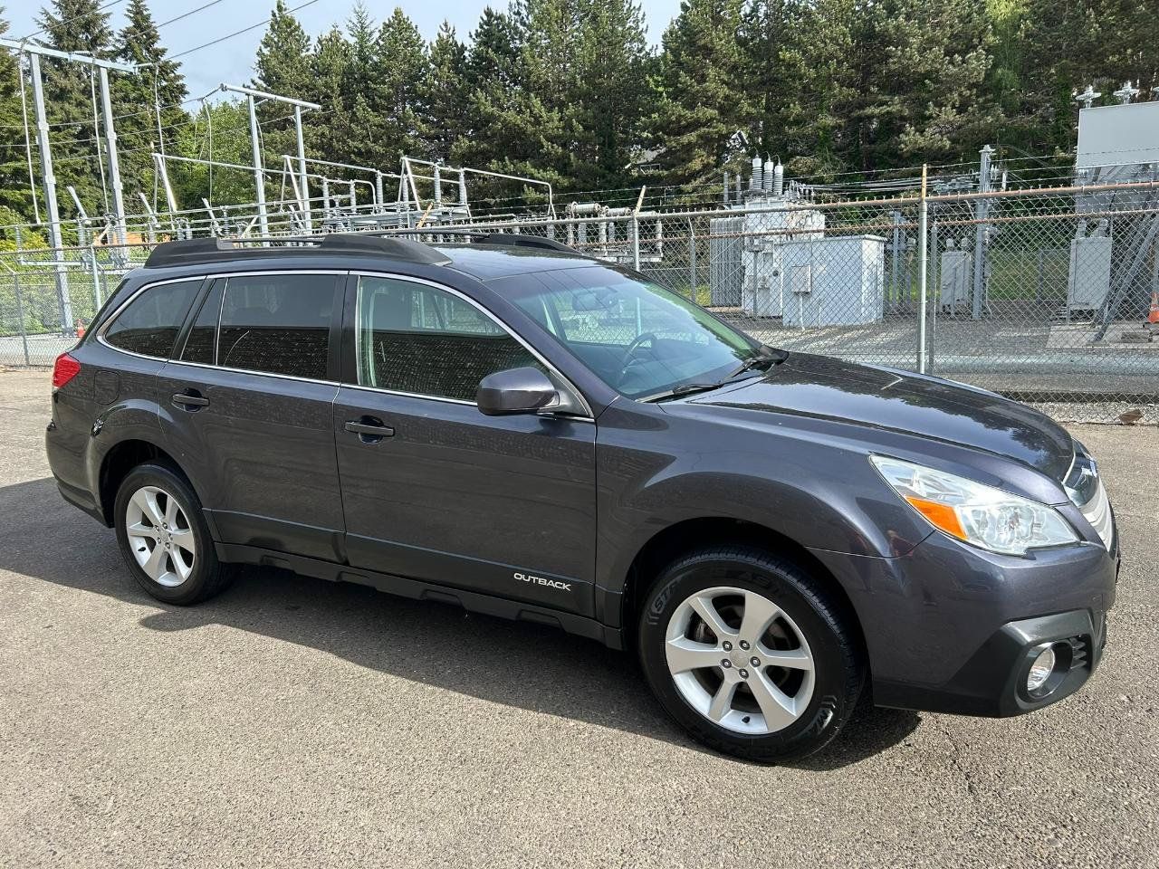 Used 2013 Subaru Outback 2.5i Premium AWD/4WD image 3
