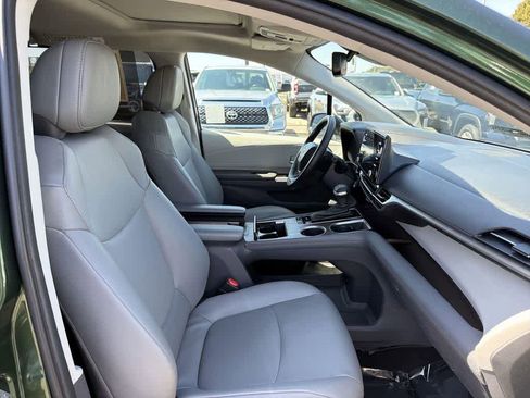 Used 2023 Toyota Sienna XLE image 41