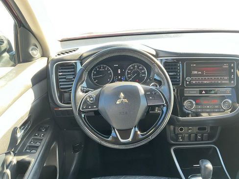 Used 2019 Mitsubishi Outlander SEL image 18