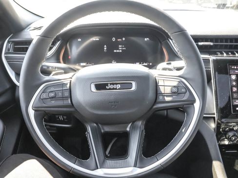 New 2025 Jeep Grand Cherokee Altitude image 27