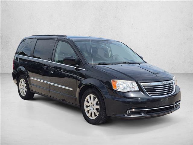 Used 2013 Chrysler Town & Country Touring FWD image 3