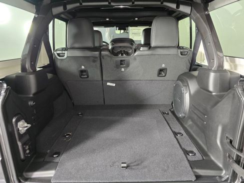 New 2025 Jeep Wrangler Unlimited Rubicon 392 image 15