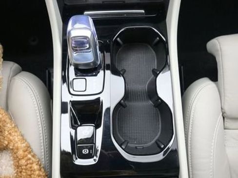 Used 2023 Volvo XC40 B5 Plus w/ Protection Package Premier image 10