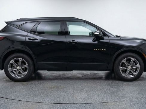 Used 2025 Chevrolet Blazer LT FWD image 8