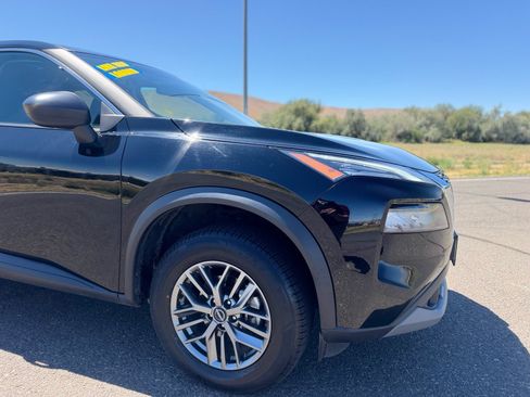 Used 2023 Nissan Rogue S AWD/4WD image 5