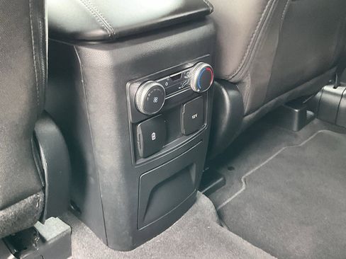 Used 2022 Ford Explorer XLT image 19