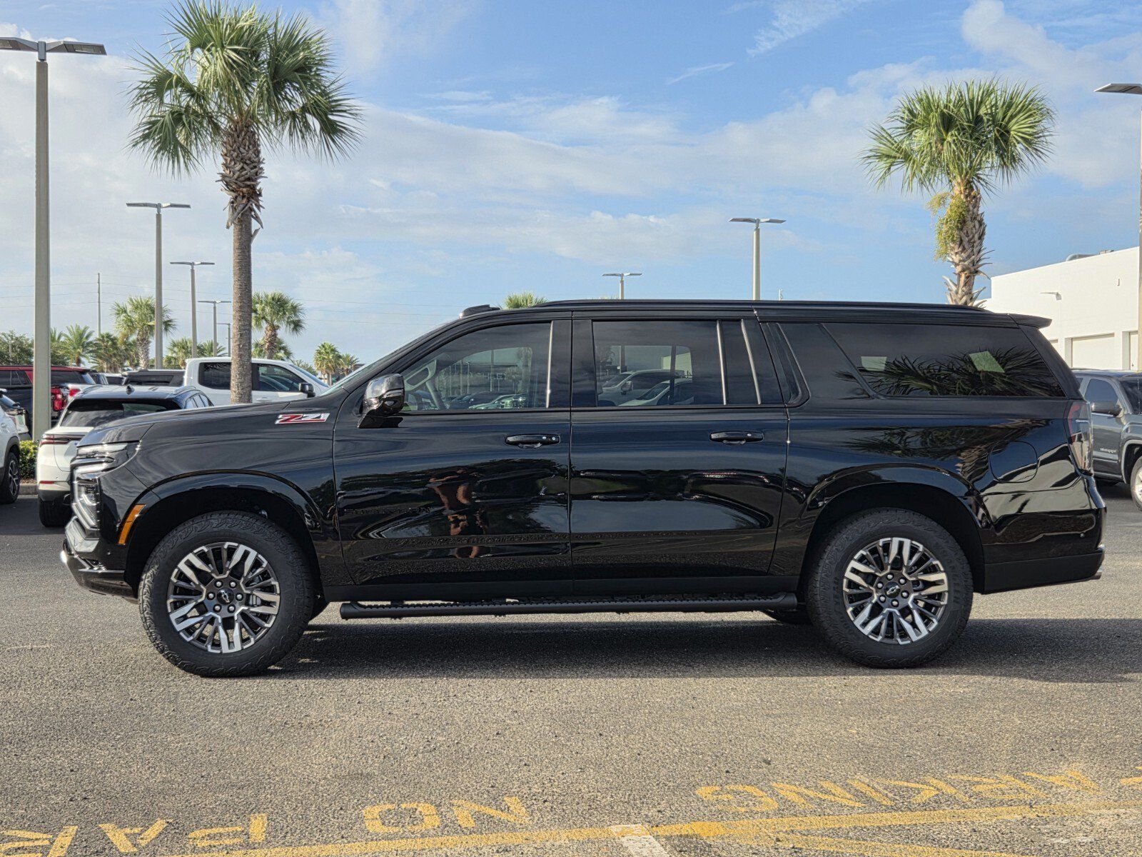 New 2026 Chevrolet Suburban Z71 w/ Z71 Off-Road Package AWD/4WD image 3