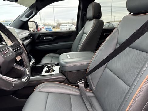 Used 2025 GMC Yukon XL AT4 w/ AT4 Premium Package image 5