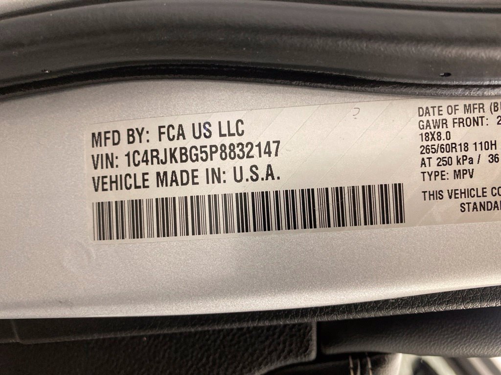 Used 2023 Jeep Grand Cherokee L Limited AWD/4WD image 30