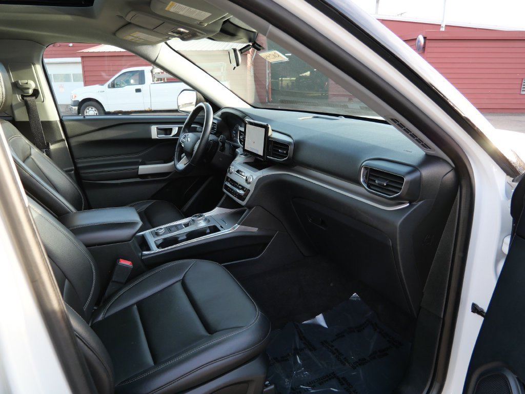 Certified 2020 Ford Explorer XLT w/ Equipment Group 202A AWD/4WD image 11