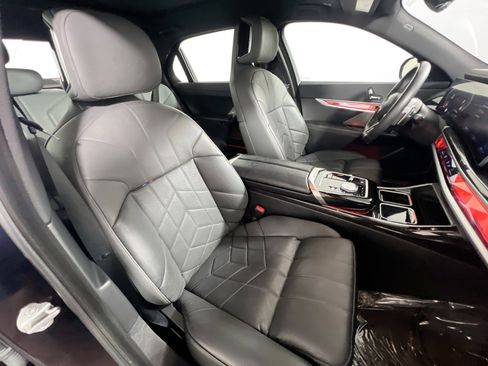 Used 2024 BMW 740i image 31