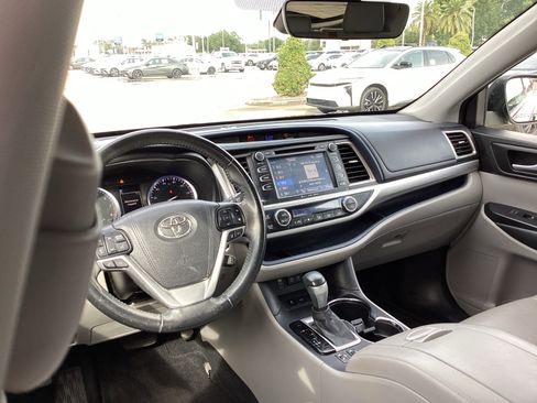 Used 2017 Toyota Highlander XLE FWD image 15