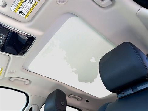 Used 2025 Land Rover Range Rover Velar S image 27