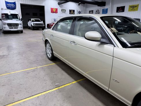 Used 2006 Jaguar XJ8 RWD image 20