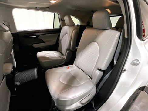 Used 2023 Toyota Highlander XLE AWD/4WD image 26