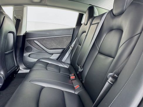 Used 2021 Tesla Model 3 Standard Range Plus image 9