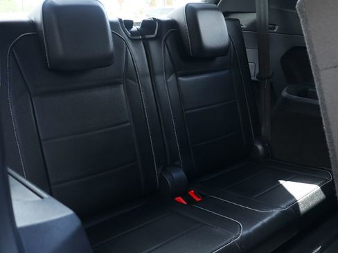 Used 2021 Volkswagen Tiguan SE R-Line image 26