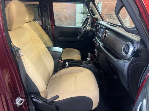 Used 2021 Jeep Gladiator Overland AWD/4WD image 29