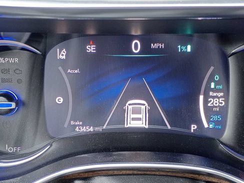 Used 2023 Chrysler Pacifica Pinnacle FWD image 14
