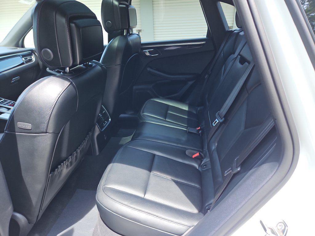 Certified 2026 Porsche Macan AWD/4WD image 35