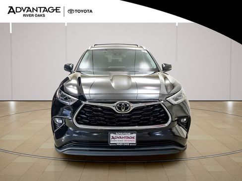 Used 2022 Toyota Highlander Limited AWD/4WD image 3