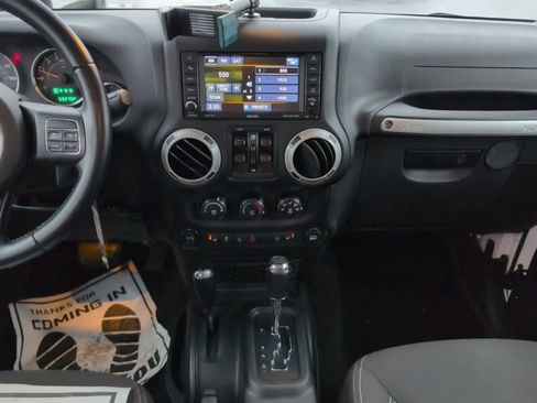 Used 2018 Jeep Wrangler Unlimited Rubicon w/ Cold Weather Group image 18