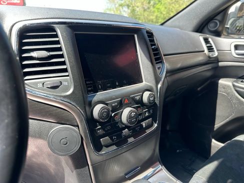 Used 2018 Jeep Grand Cherokee Altitude RWD image 18