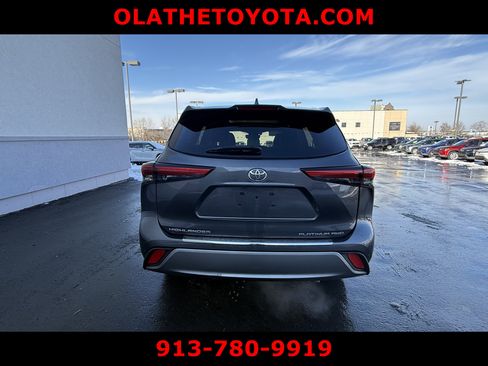 Certified 2022 Toyota Highlander Platinum image 4