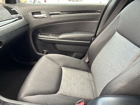 Used 2023 Chrysler 300 Touring RWD image 12