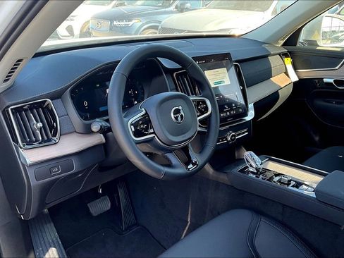 New 2025 Volvo XC90 B5 Plus image 19
