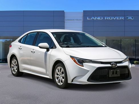 Used 2022 Toyota Corolla LE FWD image 3
