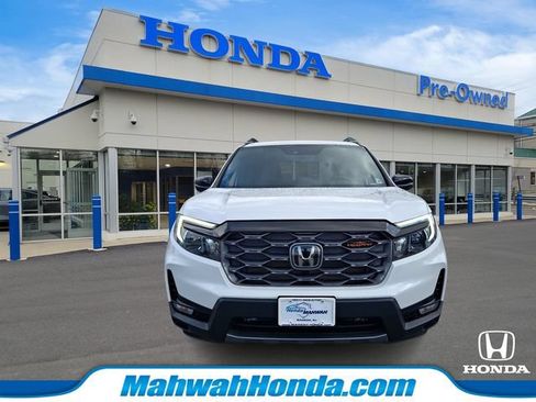 Used 2023 Honda Passport TrailSport image 2