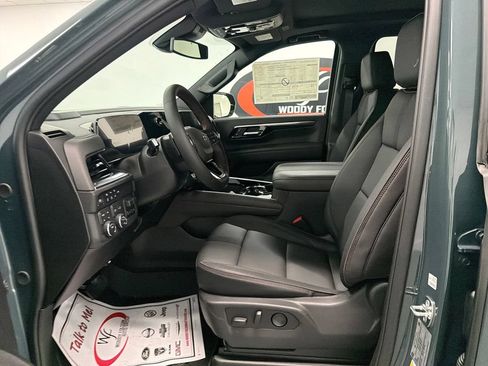 New 2026 Chevrolet Suburban RST w/ Comfort Package AWD/4WD image 9