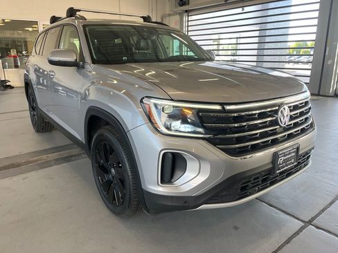 Certified 2024 Volkswagen Atlas SE AWD/4WD image 1