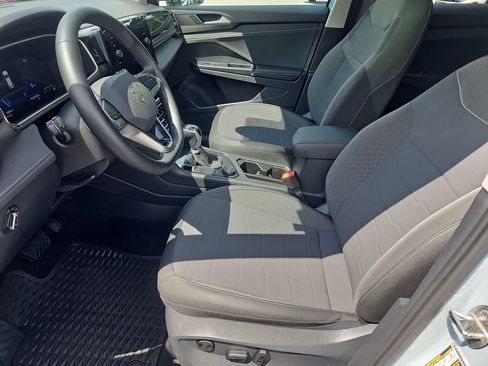 Certified 2025 Volkswagen Taos SE AWD/4WD image 31