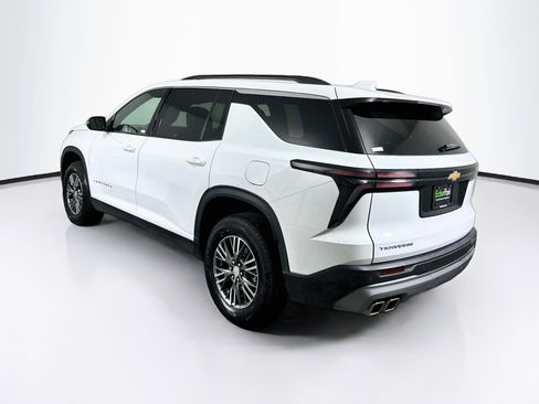 Used 2025 Chevrolet Traverse LT FWD image 5