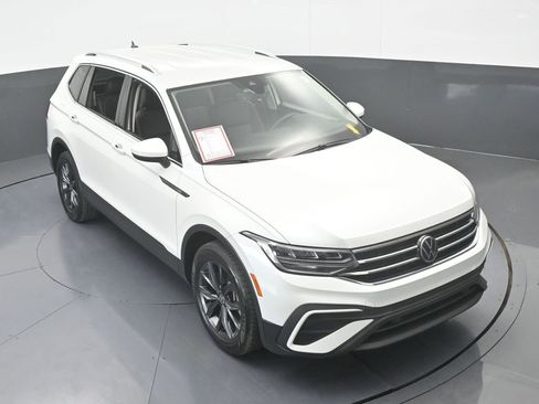 Used 2023 Volkswagen Tiguan SE image 54