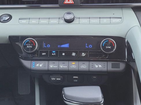 New 2025 Hyundai Elantra Limited image 17