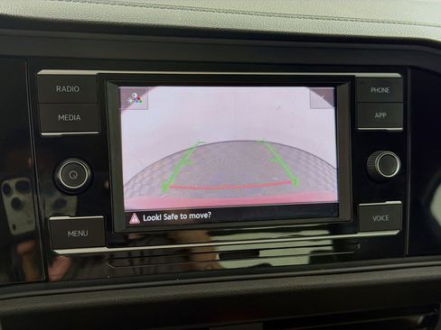 Used 2024 Volkswagen Jetta SE FWD image 22
