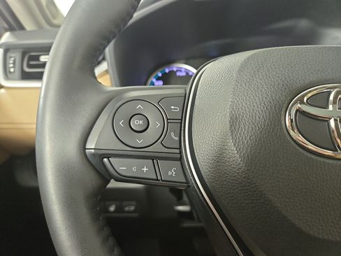Used 2022 Toyota RAV4 XLE Premium AWD/4WD image 16