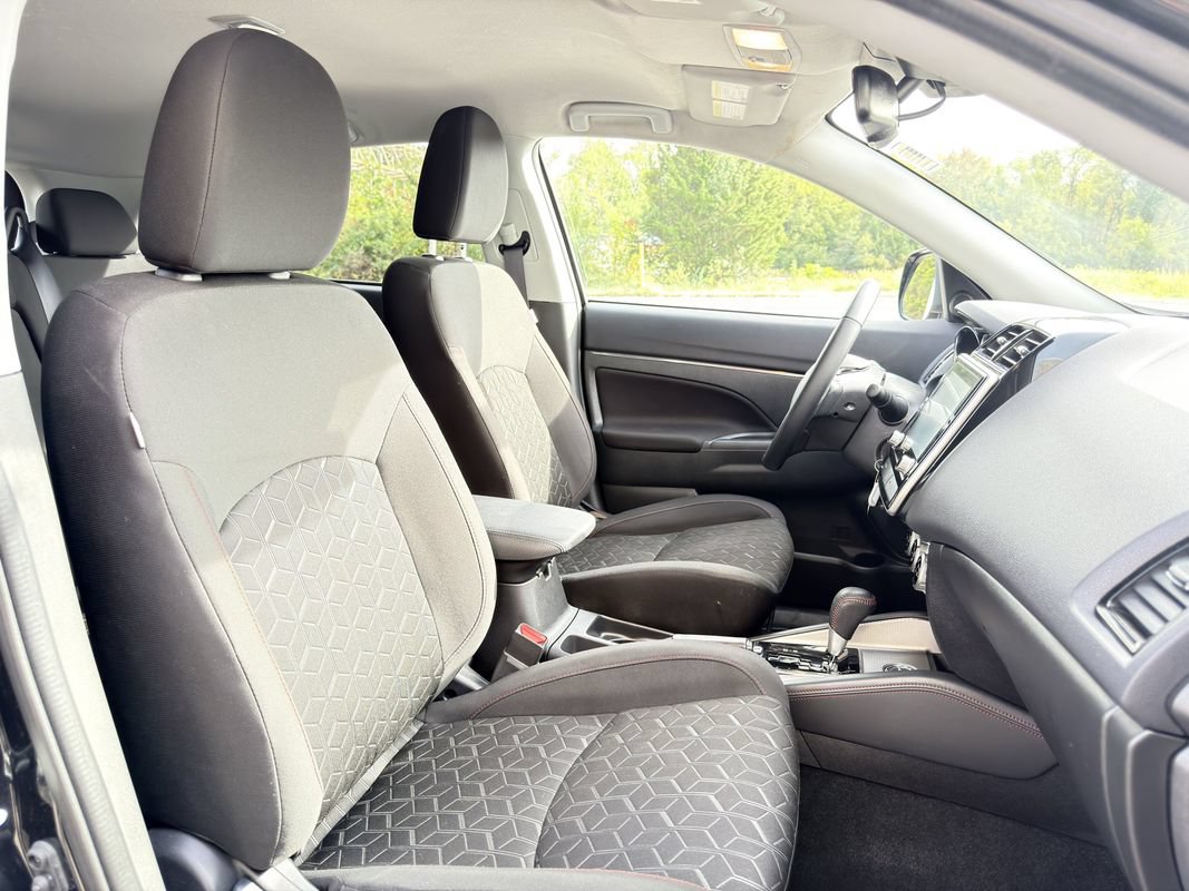 Used 2024 Mitsubishi Outlander Sport LE AWD/4WD image 28