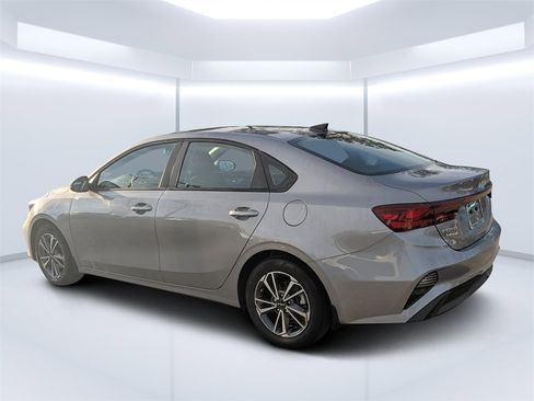 Used 2023 Kia Forte LXS w/ LXS Technology Package image 5