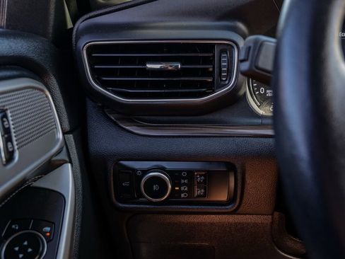 Used 2024 Ford Explorer Limited image 34