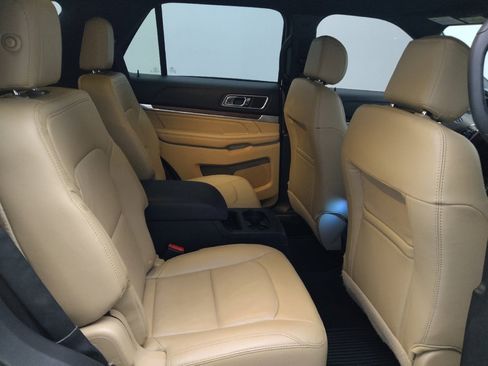 Used 2016 Ford Explorer Limited image 19