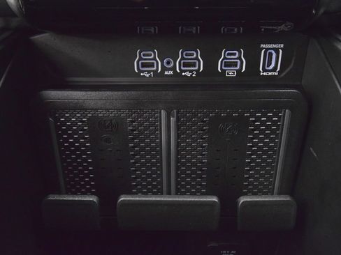 Used 2025 RAM 1500 Laramie w/ Night Edition AWD/4WD image 35