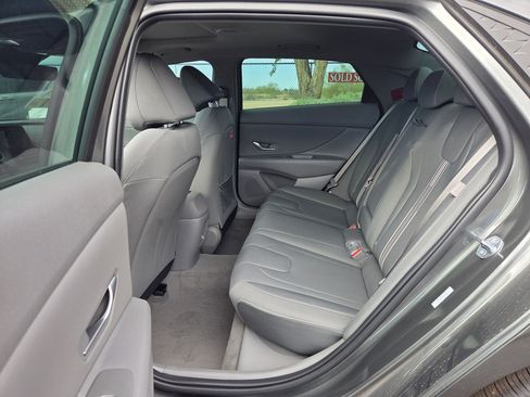 New 2025 Hyundai Elantra SEL image 17