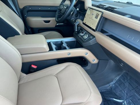 Used 2025 Land Rover Defender 110 V8 image 17