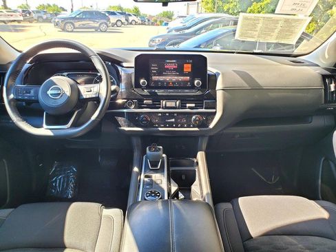 Used 2022 Nissan Pathfinder SV AWD/4WD image 8